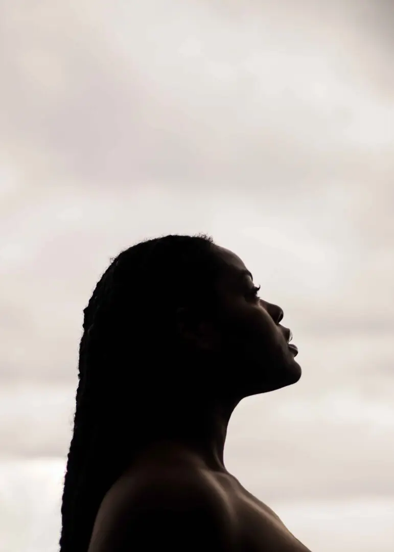looking skyward | ACT Therapy in Atlanta, GA | ACT therapist near me | ACT for anxiety in Atlanta, GA | 30213 | 30097 | 30126 Image of a Black woman looking skyward. Representing the acceptance of loss of control that ACT for anxiety can give. An ACT therapist can help establish your values in ACT therapy in Atlanta, Georgia.